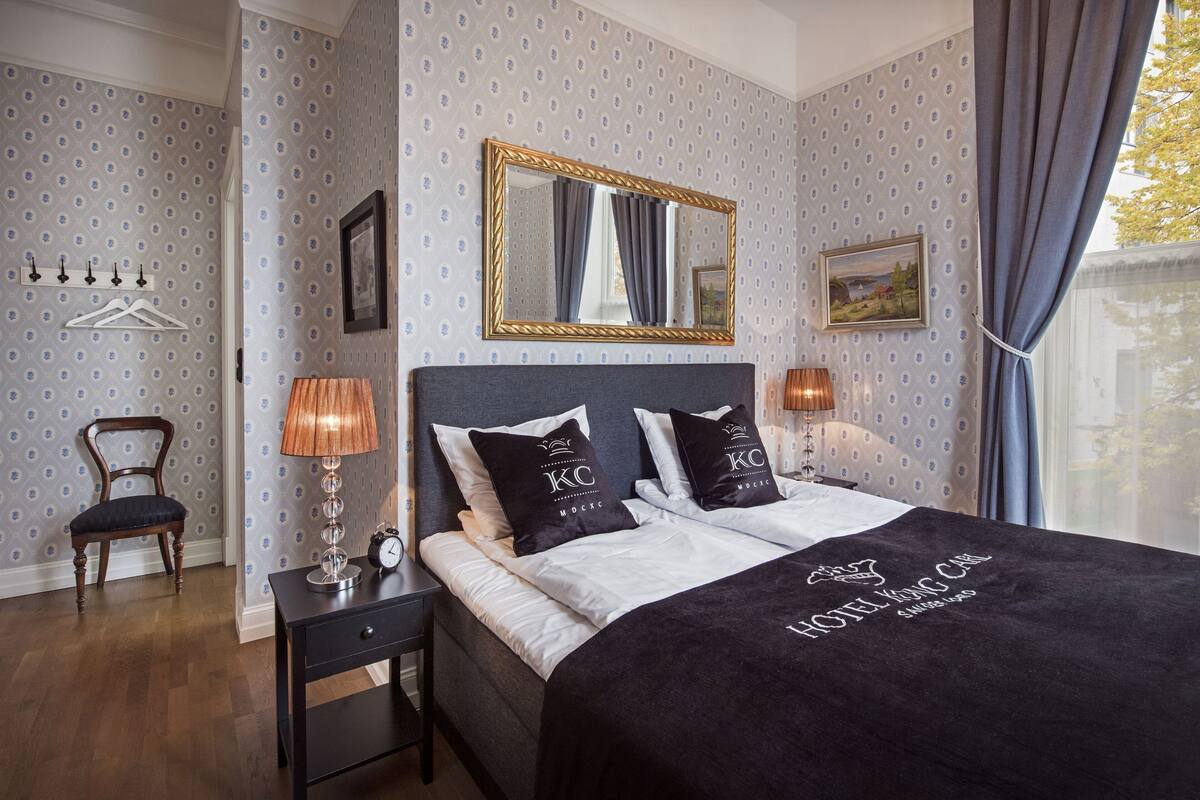 premium bedding, minibar, desk, iron/ironing board