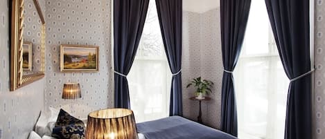 Deluxe tweepersoonskamer, 1 tweepersoonsbed | Luxe beddengoed, een minibar, een bureau, een strijkplank/strijkijzer