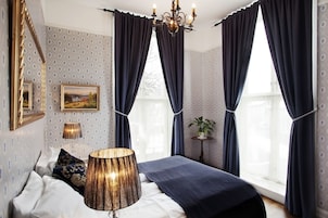 Habitación Deluxe doble, 1 cama doble | Ropa de cama de alta calidad, minibar, escritorio