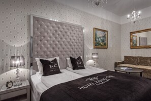Deluxe Double Room, 1 Double Bed | Premium bedding, minibar, desk, iron/ironing board -  Hotel Kong Carl - Unike Hoteller (Sandefjord)