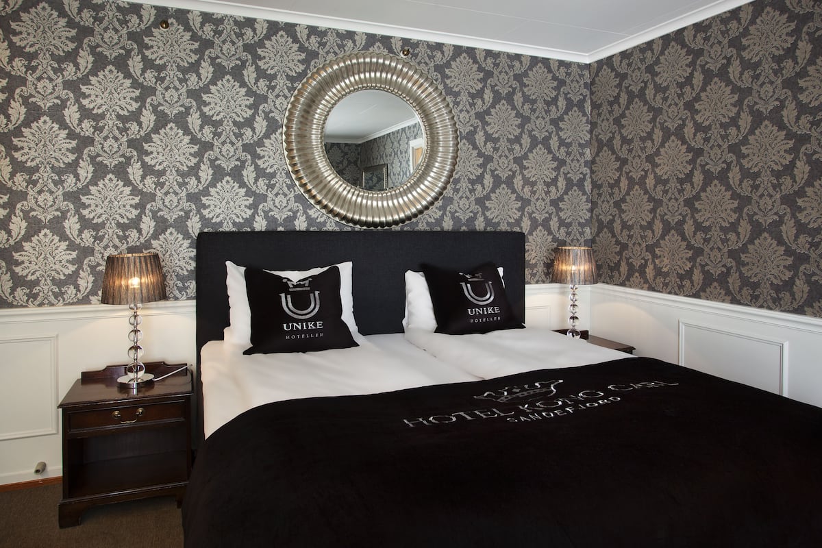 double room | premium bedding, minibar, desk, iron/ironing board