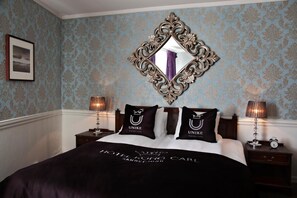 Premium bedding, minibar, desk, iron/ironing board -  Hotel Kong Carl - Unike Hoteller (Sandefjord)