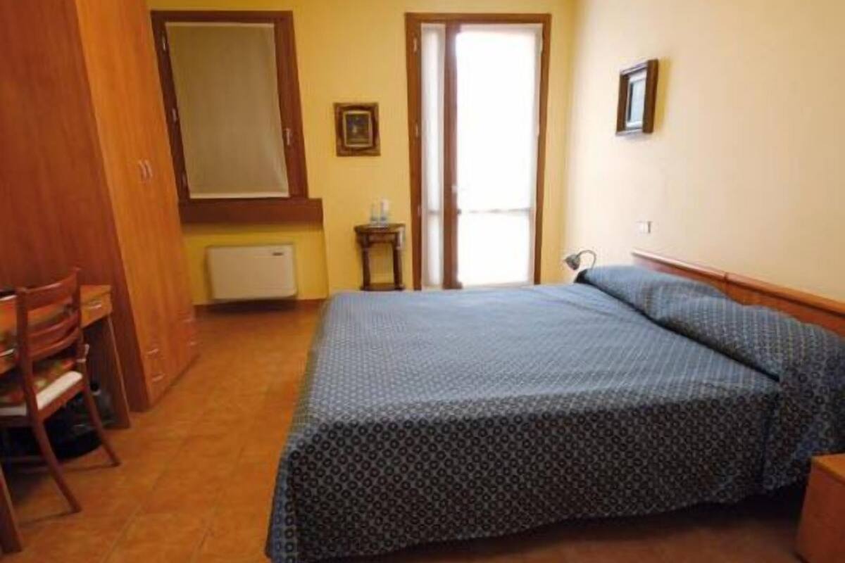 Habitación con 1 cama matrimonial o 2 individuales | Escritorio, cunas, camas extra y wifi gratis