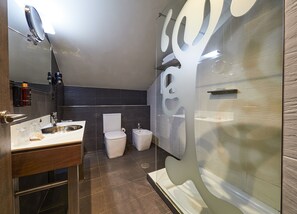 Deluxe Twin Room | Bathroom