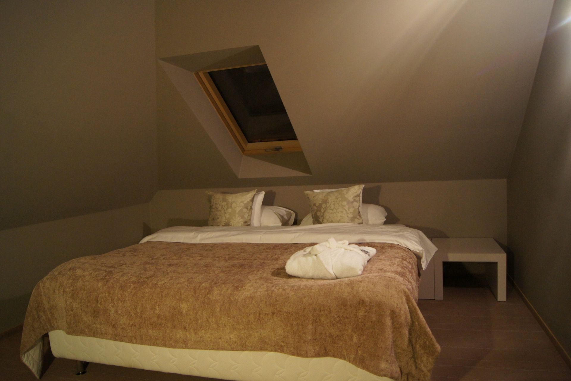 studio | premium bedding, minibar, in-room safe, individually furnished