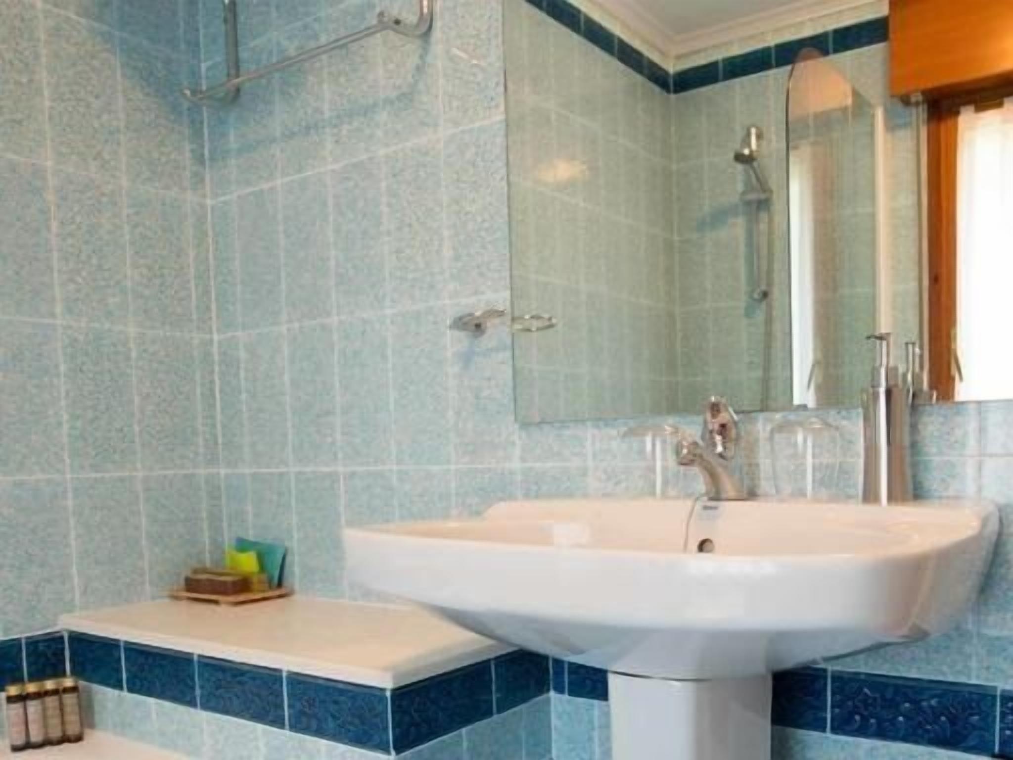 standard double or twin room, ensuite | bathroom