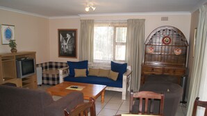 Standard Apartment, 3 Bedrooms | 1 bedroom, in-room safe, iron/ironing board - Serengeti Self Catering Apartments (Cape Town)