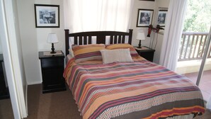 Standard Apartment, 3 Bedrooms | 1 bedroom, in-room safe, iron/ironing board - Serengeti Self Catering Apartments (Cape Town)