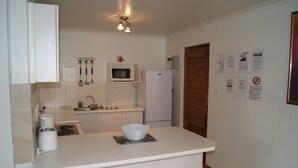 Fridge, microwave - Serengeti Self Catering Apartments (Cape Town)