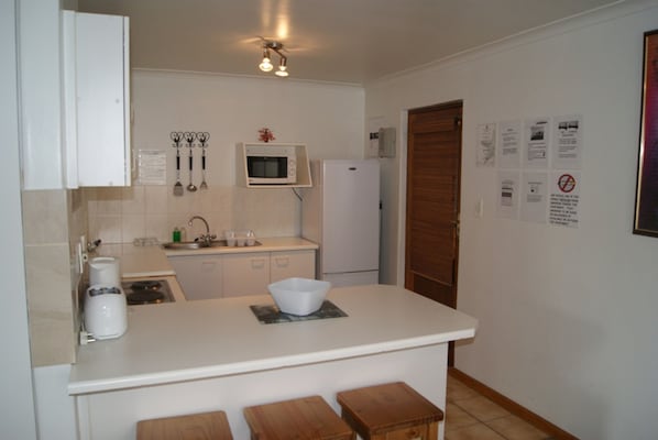 Private kitchen - Serengeti Self Catering Apartments (Cape Town)