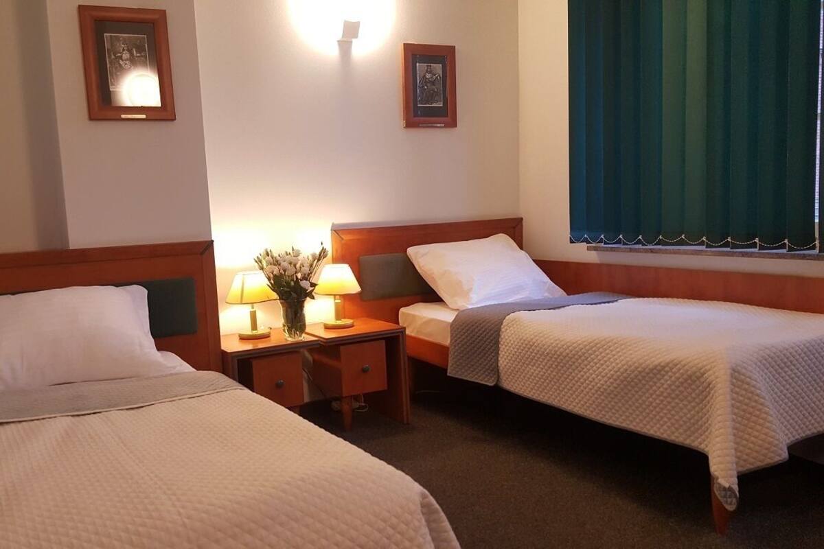 Superior Twin Room | Premium bedding, desk, iron/ironing board (on request), WiFi (free)