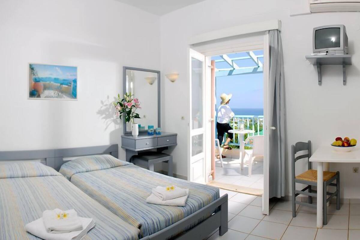 1 bedroom, in-room safe, desk, iron/ironing board (on request)