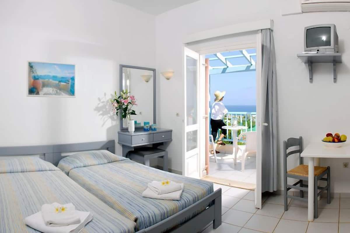 1 habitación, caja de seguridad en la habitación y escritorio