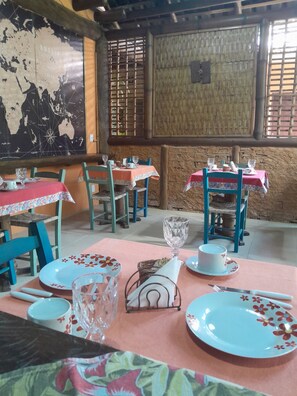 Café da manhã com buffet grátis