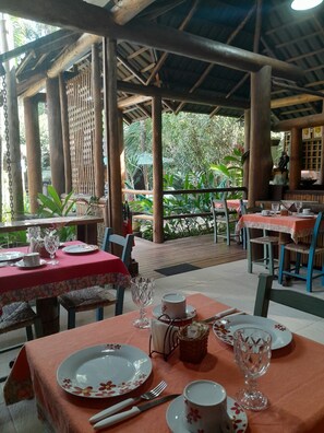 Free buffet breakfast