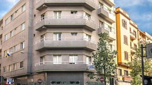 A multi-story hotel with balconies, a sign for 'Hotel Blanca', and a 'La Union' sign. - Hotel Blanca Paloma (Las Palmas de Gran Canaria)