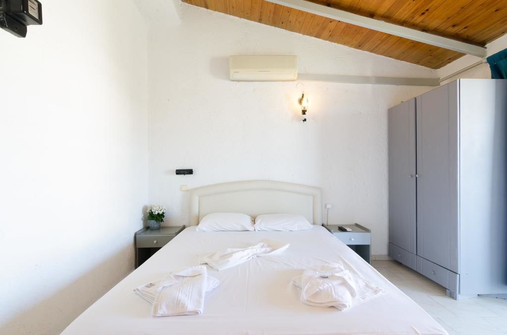 In-room safe, iron/ironing board, free WiFi, bed sheets