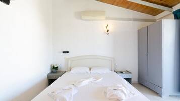 In-room safe, iron/ironing board, free WiFi, bed sheets