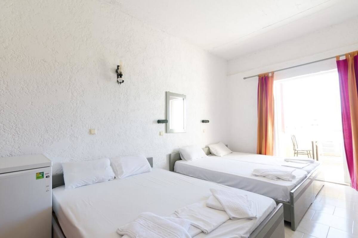Standard Triple Room | In-room safe, iron/ironing board (on request), WiFi (free), bed sheets