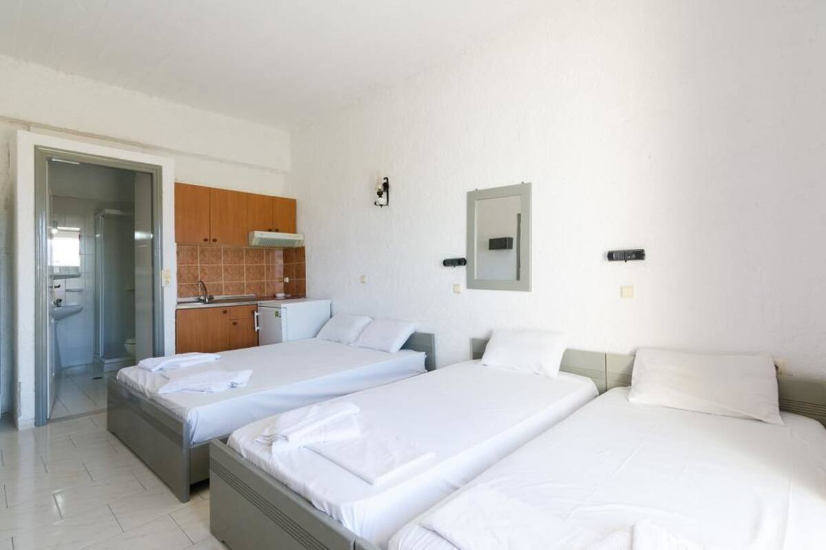 Standard Quadruple Room, Multiple Beds | In-room safe, iron/ironing board (on request), WiFi (free), bed sheets