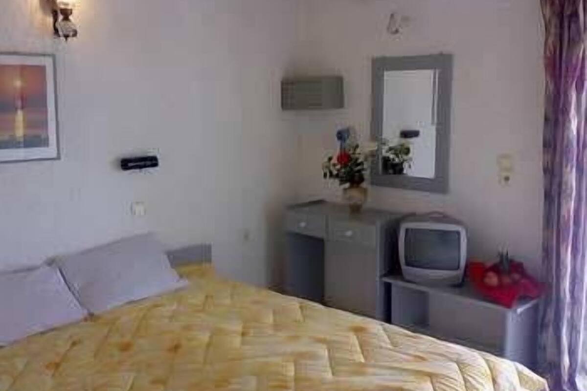 In-room safe, iron/ironing board (on request), WiFi (free), bed sheets