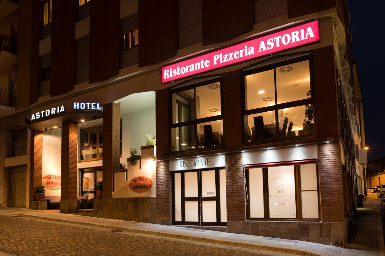 Fassade der Unterkunft – Abend/Nacht