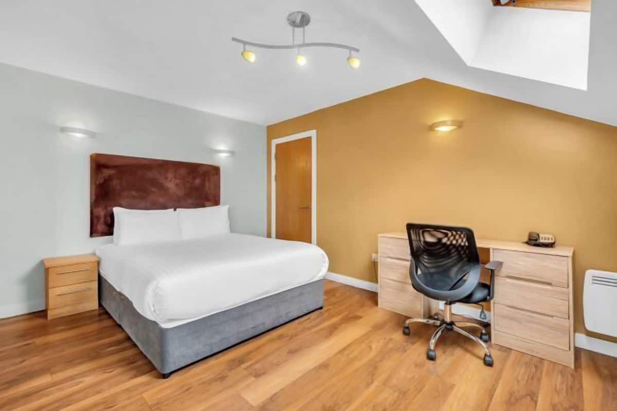 1 chambre, bureau, espace de travail pour ordinateur portable