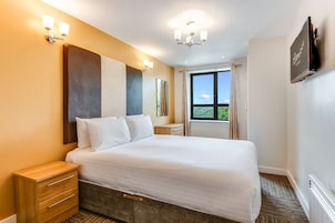Liberty 2 Bedroom | 1 bedroom, desk, laptop workspace, rollaway beds