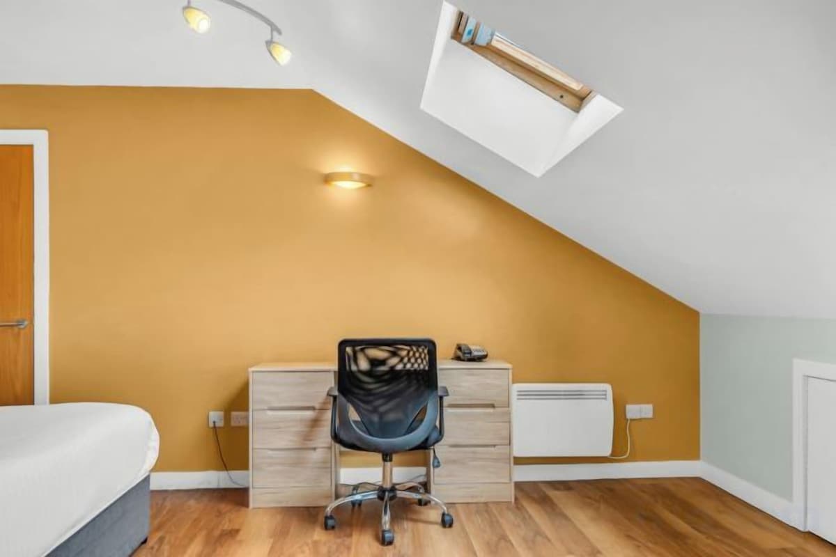 1 bedroom, desk, laptop workspace, rollaway beds