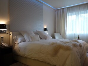 x | Ropa de cama de alta calidad y minibar
