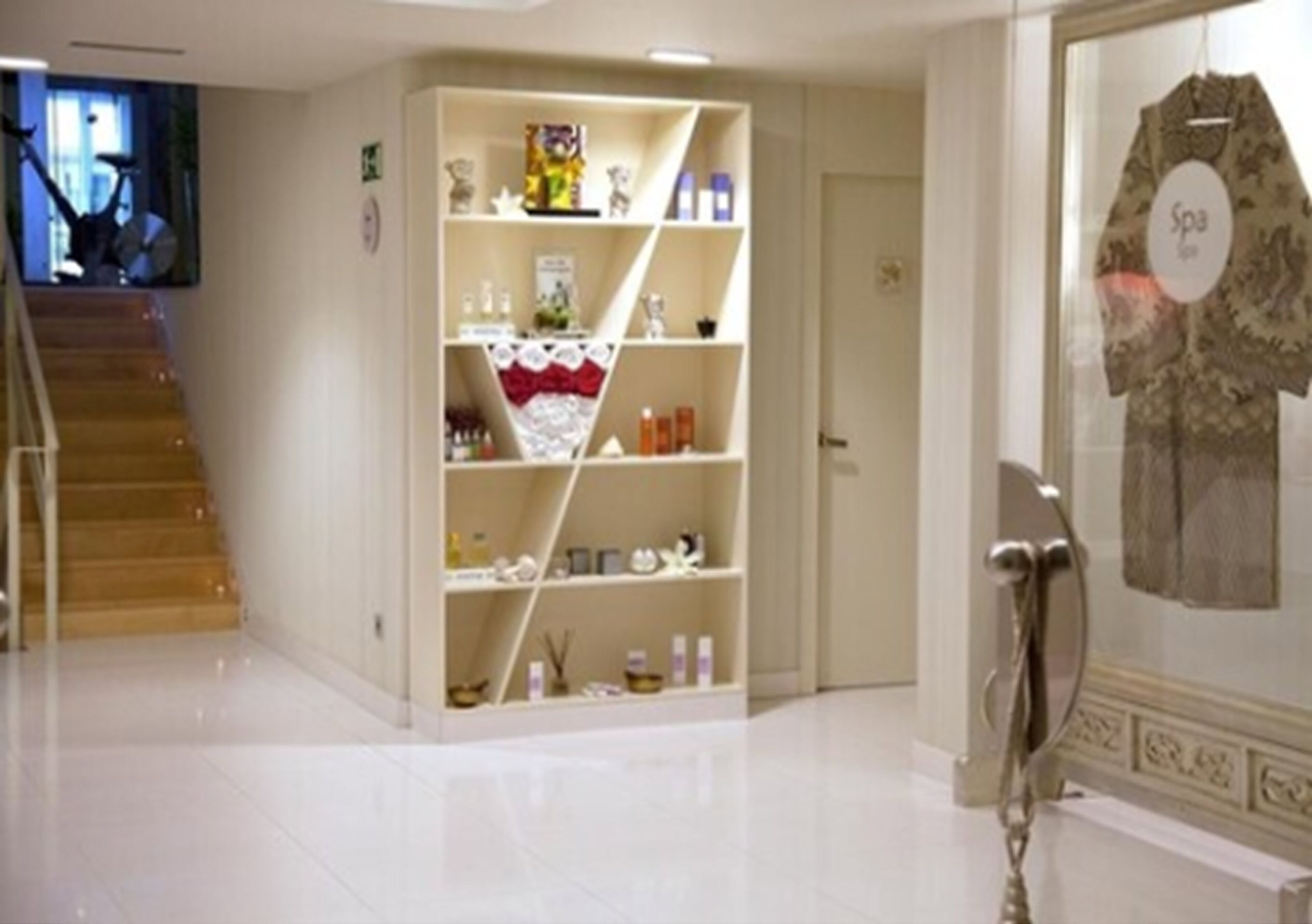 sauna, hot tub, body treatments, thai massages, body wraps, body scrubs