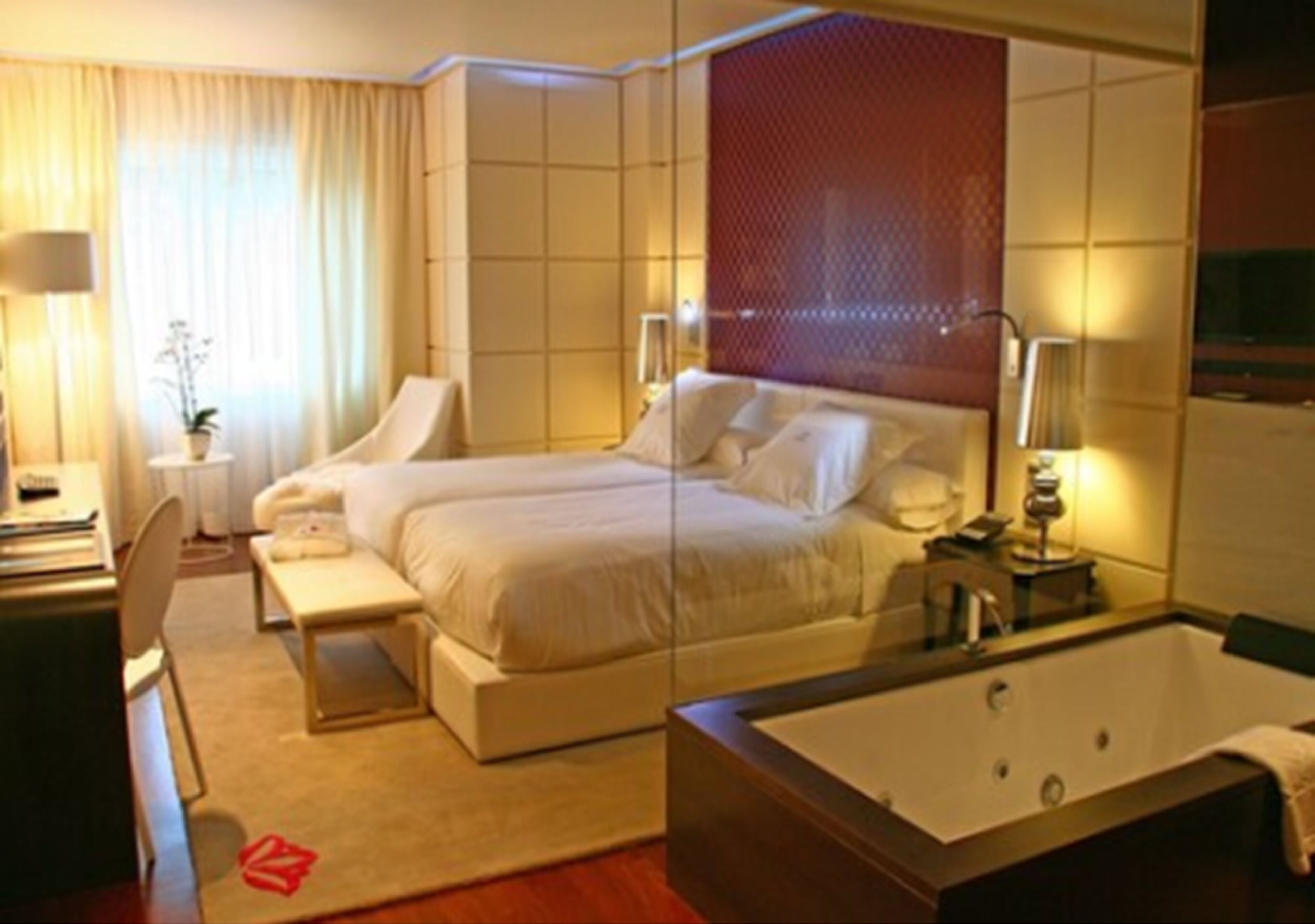 premium bedding, minibar, in-room safe, desk