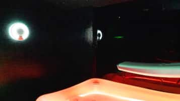 Sauna, Whirlpool, Körperbehandlungen, Thai-Massagen