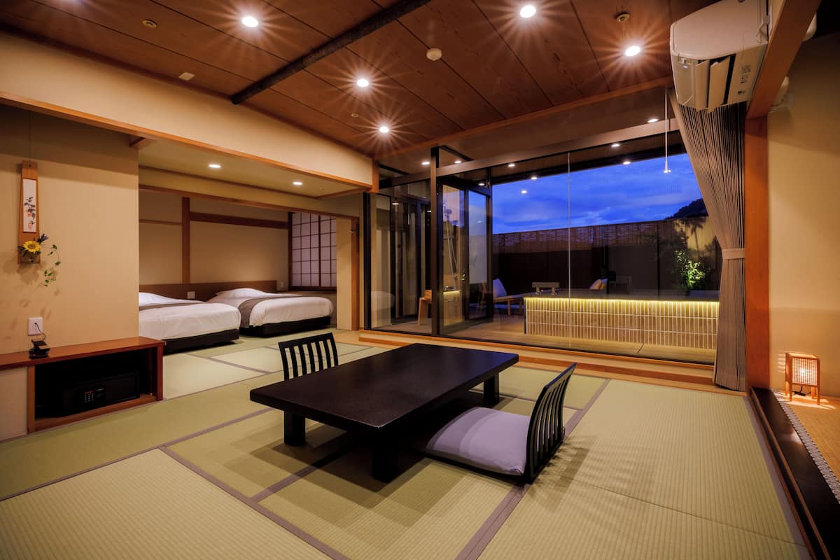 Suite de estilo japonés, para no fumadores, Terraza (Rooftop, Open-Air Bath) | Ropa de cama de alta calidad y minibar