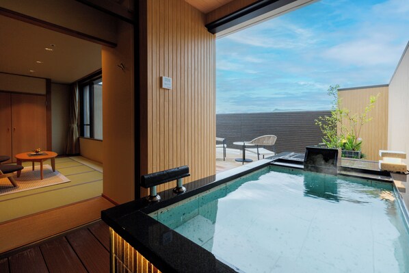 Premium bedding, minibar, in-room safe, individually decorated - Tendo Onsen TAKINOYU (Tendo)