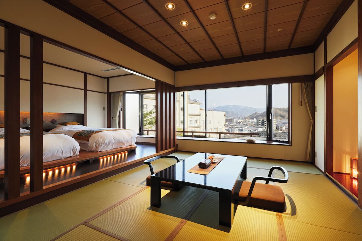 Suite Premium | 1 habitación, minibar y caja de seguridad en la habitación