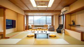 Suite Premium | Minibar y caja de seguridad en la habitación