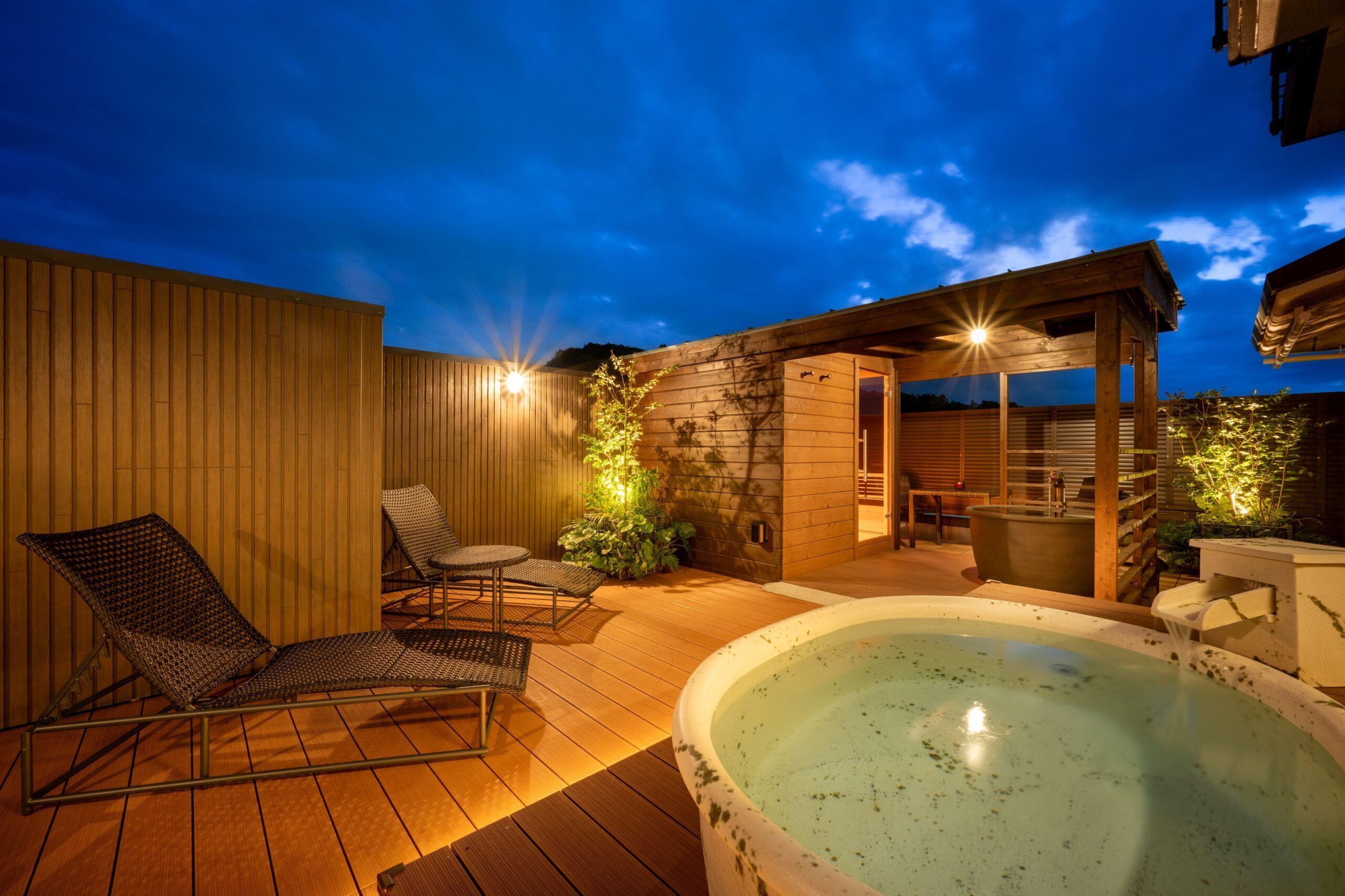 Premium-Suite | Hochwertige Bettwaren, Minibar, Zimmersafe, Bügeleisen/Bügelbrett