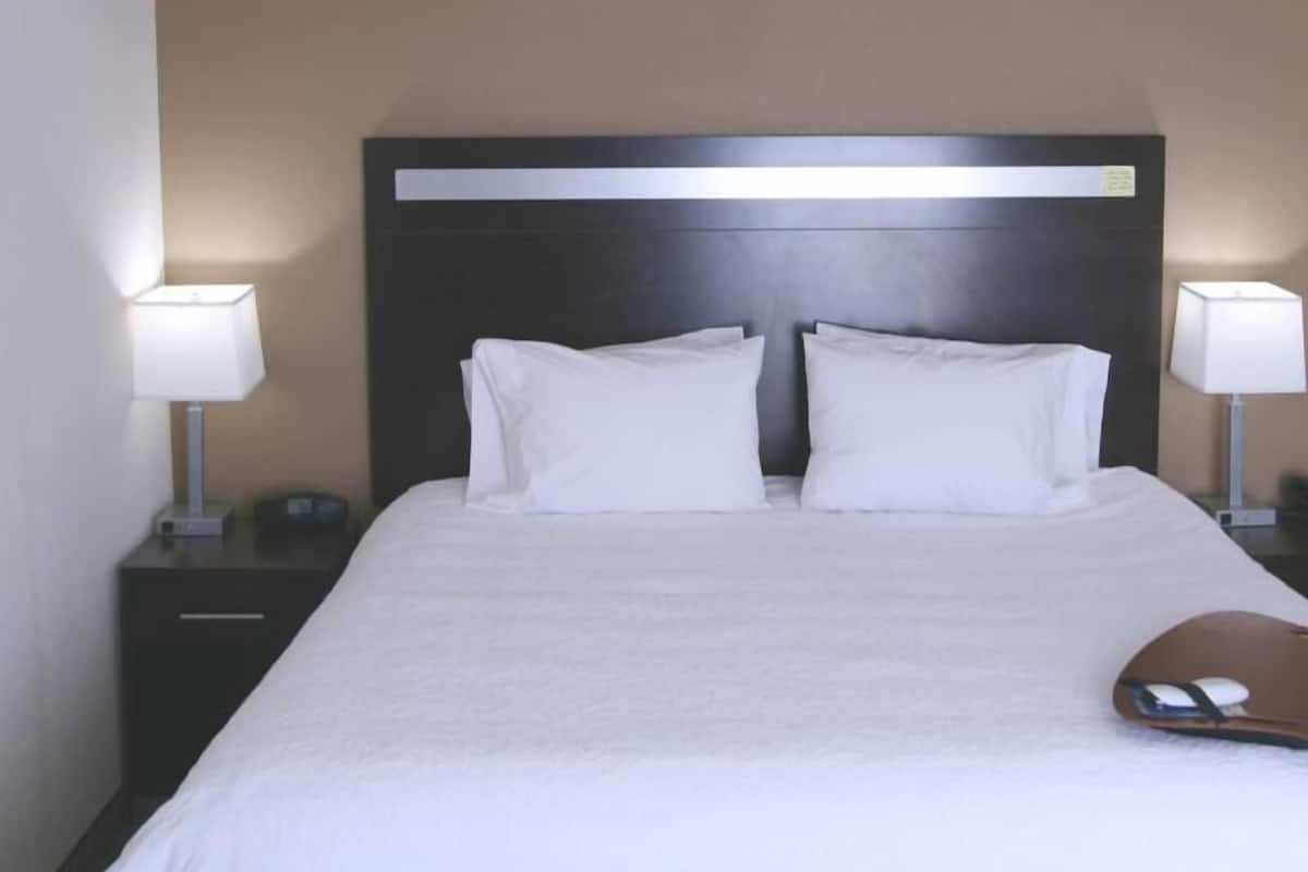 In-room safe, desk, iron/ironing board, free WiFi