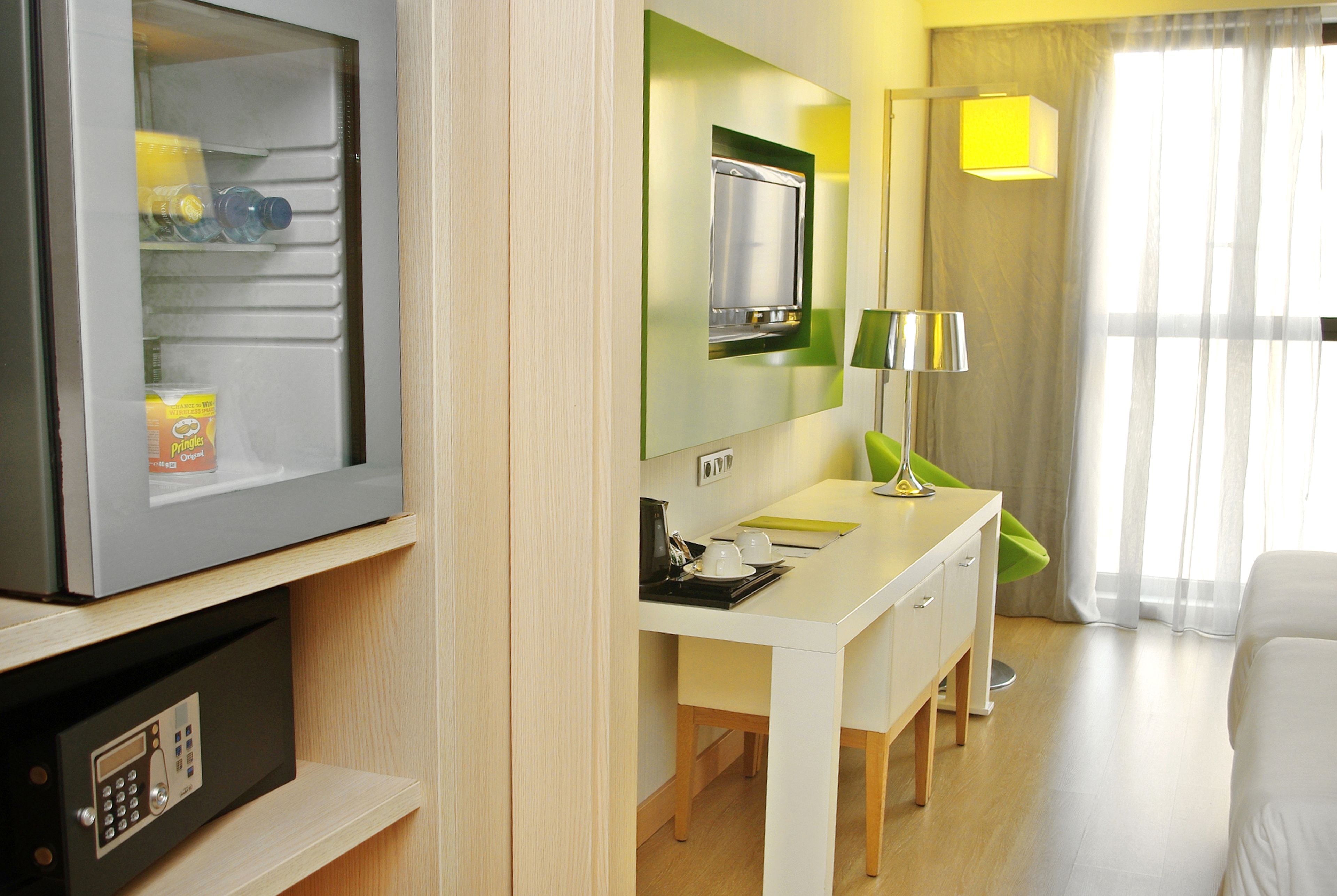 twin room (guest) | premium bedding, down duvets, minibar, in-room safe