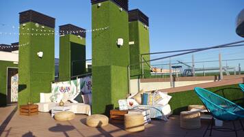 Kauden mukainen ulkouima-allas