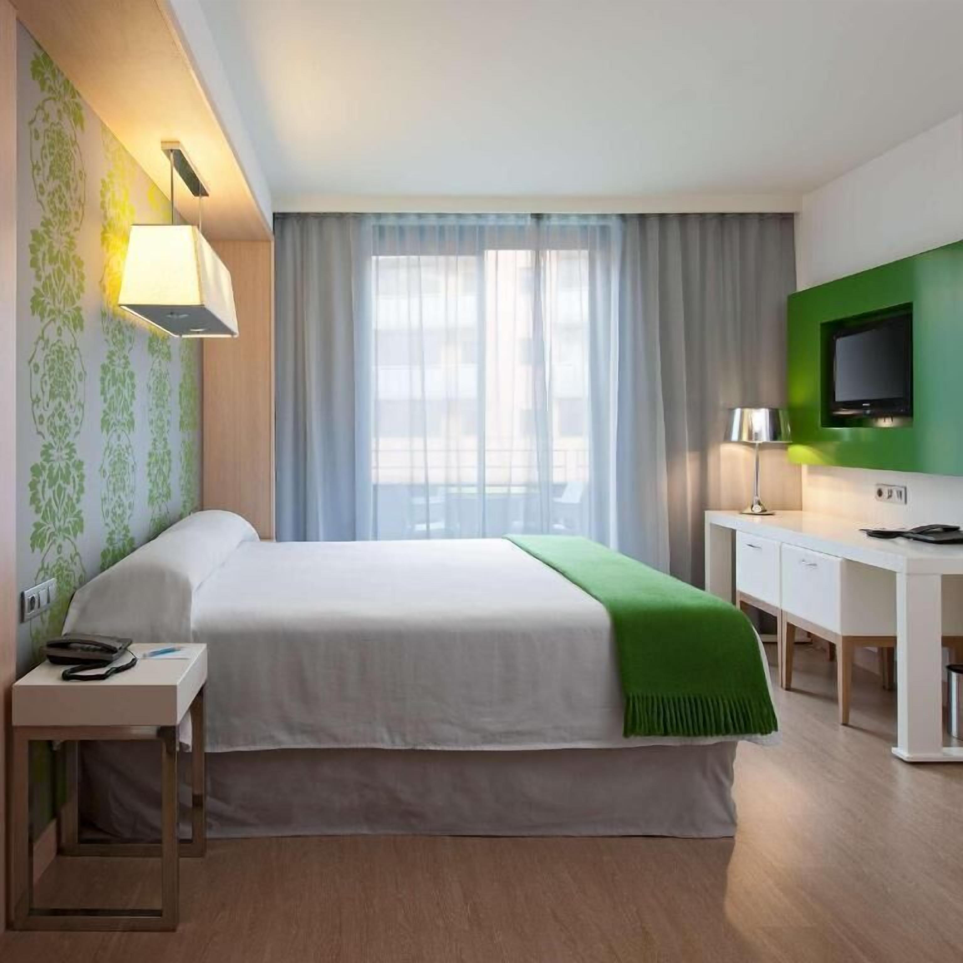Premium bedding, down duvets, minibar, in-room safe