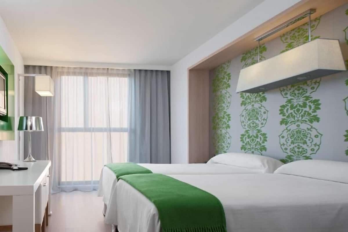 Premium bedding, down duvets, minibar, in-room safe