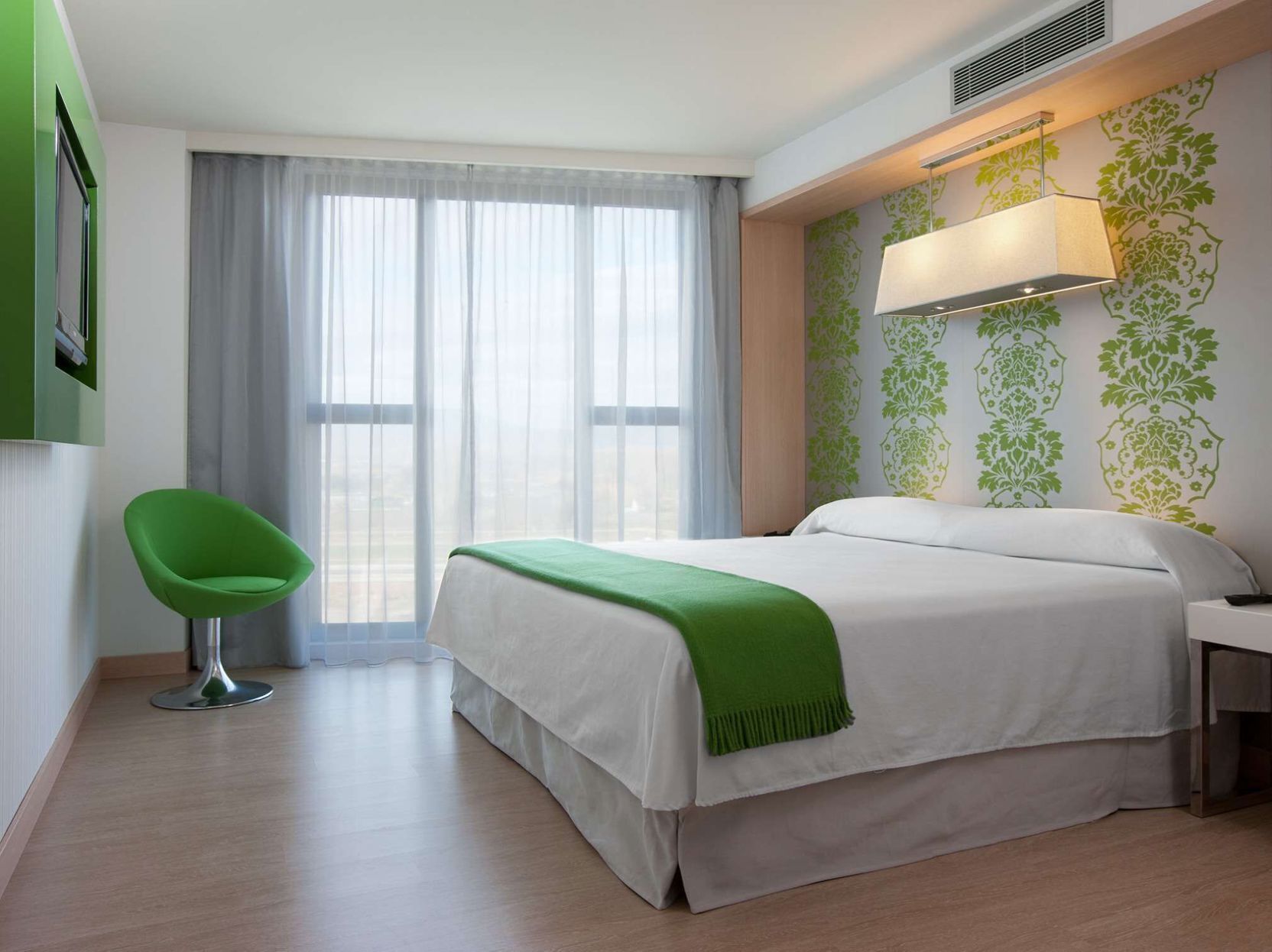 Premium bedding, down duvets, minibar, in-room safe