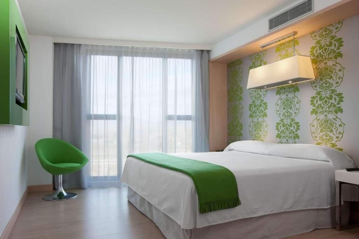 Premium bedding, down duvets, minibar, in-room safe