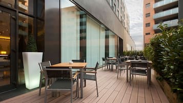 Serveert lunch en diner, visgerechten