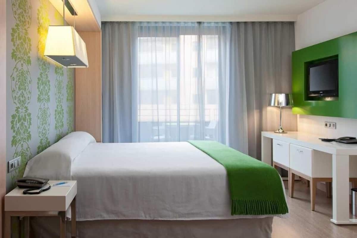 Premium bedding, down duvets, minibar, in-room safe