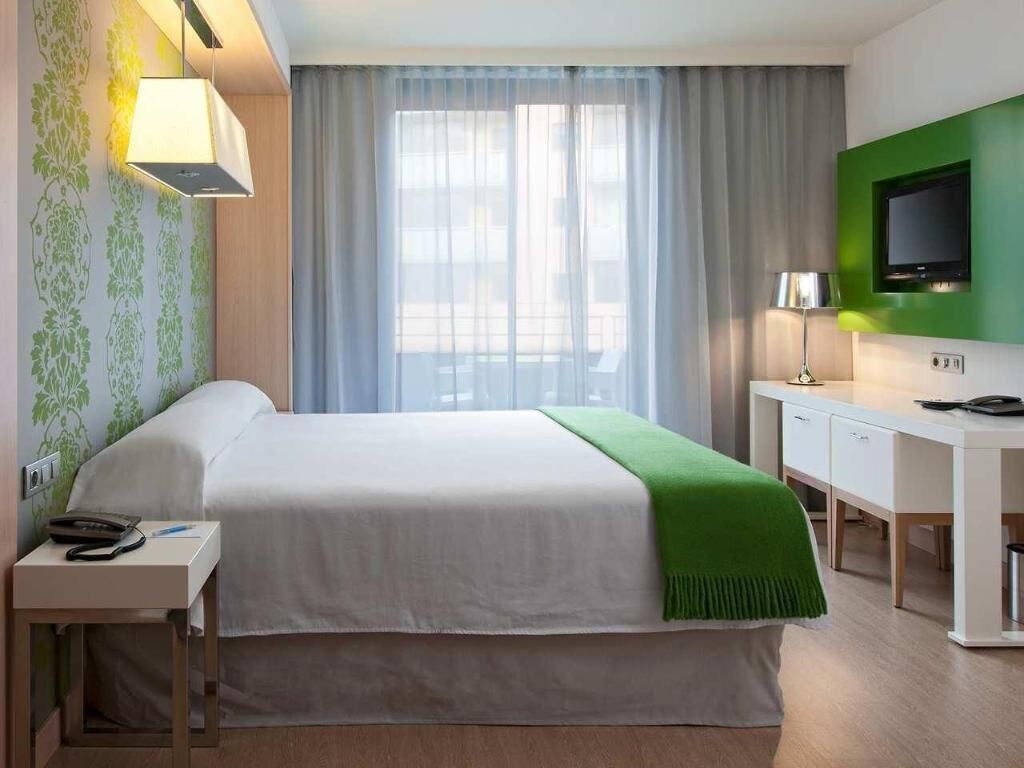 Premium bedding, down duvets, minibar, in-room safe