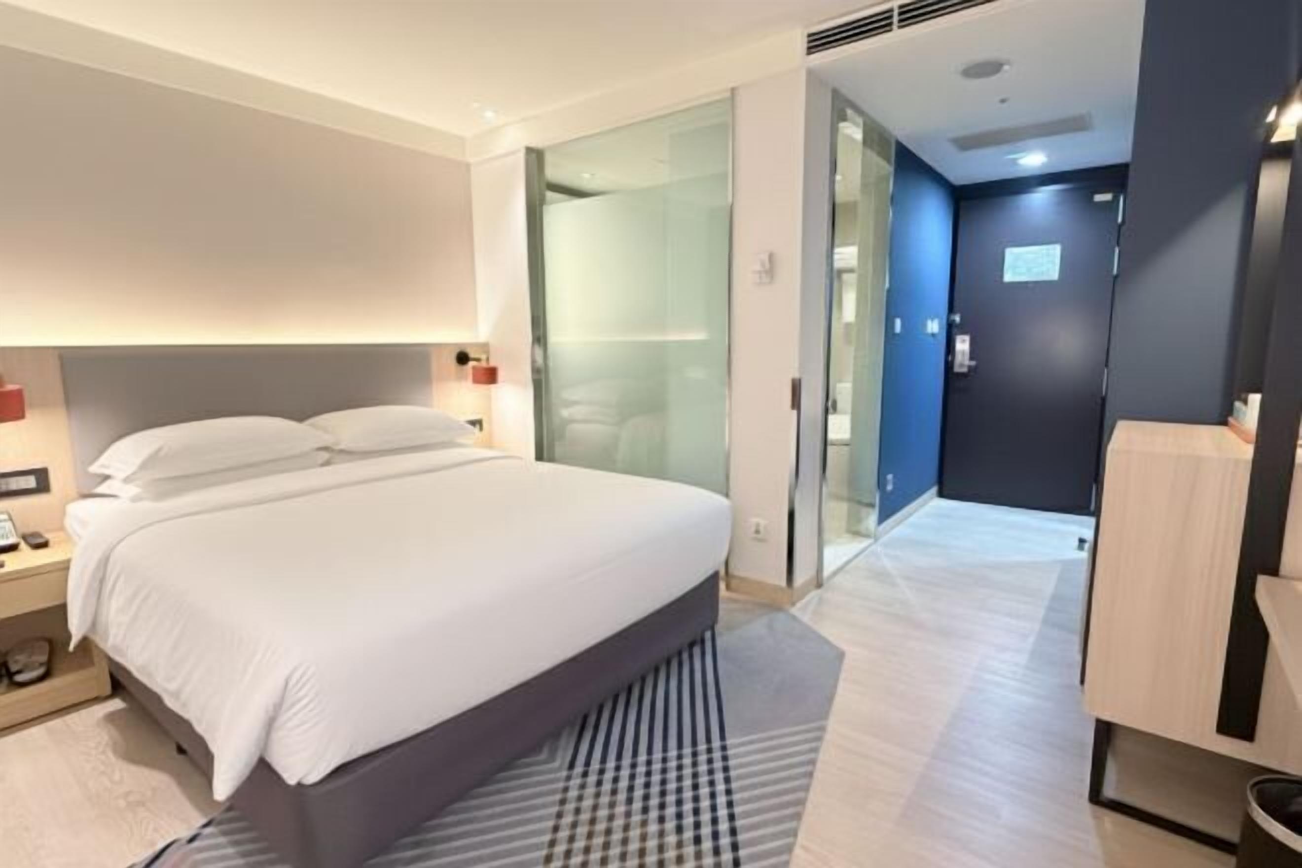 In-room safe, iron/ironing board, free WiFi