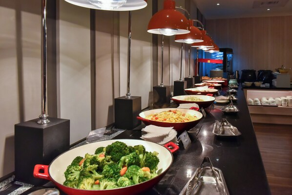 Free daily self-serve breakfast - Holiday Inn Express Taipei Train Station by IHG (Taipei)